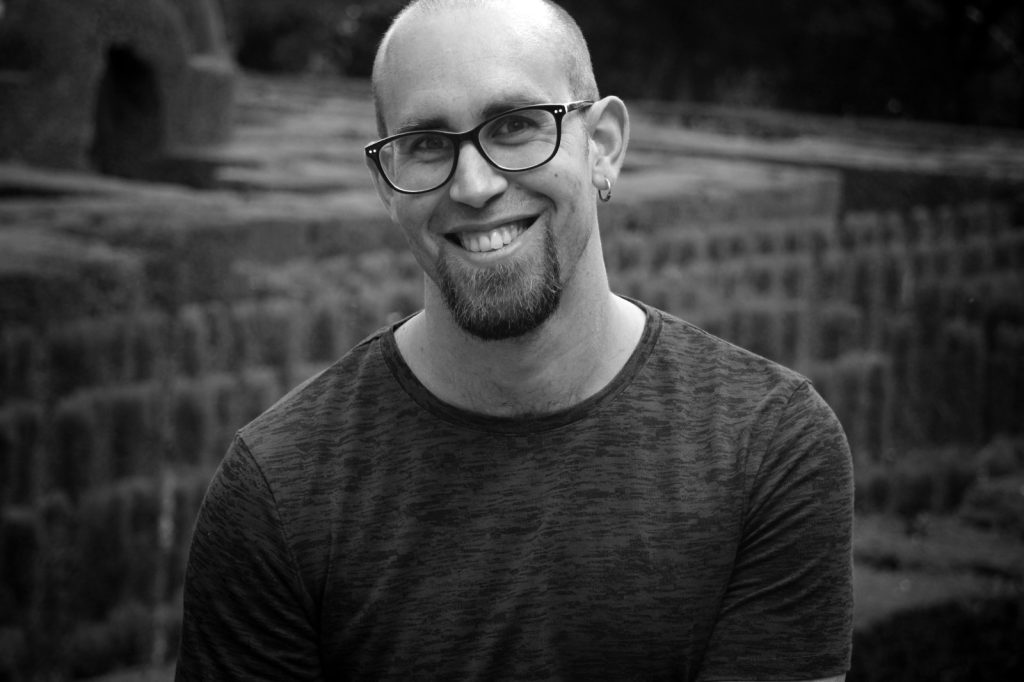 ¿Y si tu cita perfecta solo existiera mientras duermes? La novela que mezcla erotismo, ciencia ficción y soledad millennial