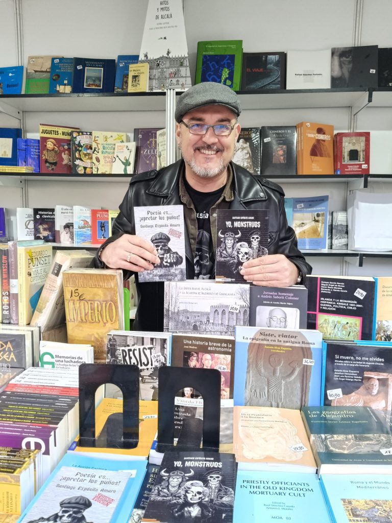 Los monstruos también escriben: Santiago Expósito Amaro y el libro que te obligará a mirarte al espejo