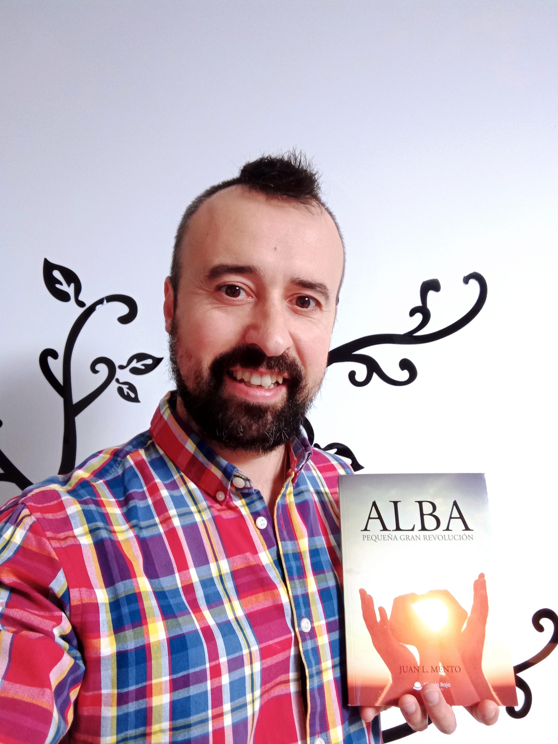 Juan L. Mento, nos habla sobre su obra “Alba, pequeña gran revolución”, que ha publicado con la editorial Círculo Rojo.