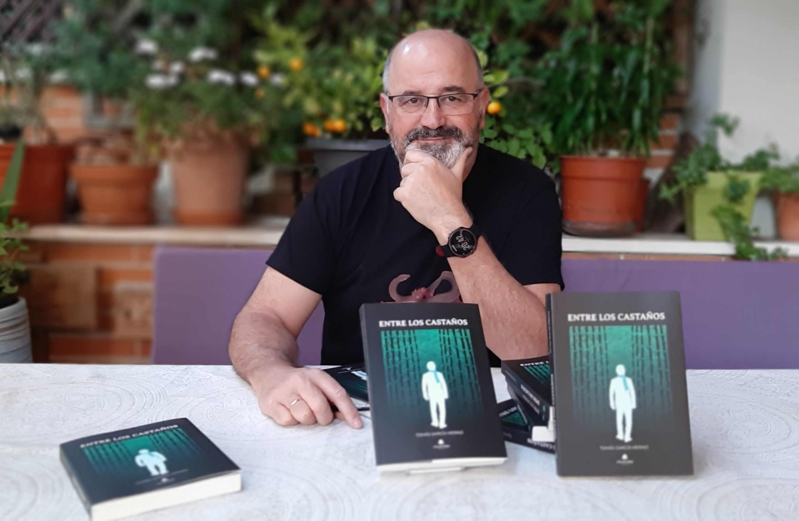 Entrevistamos al escritor Tomás García Merino, por la publicación de su obra “Entre los castaños”