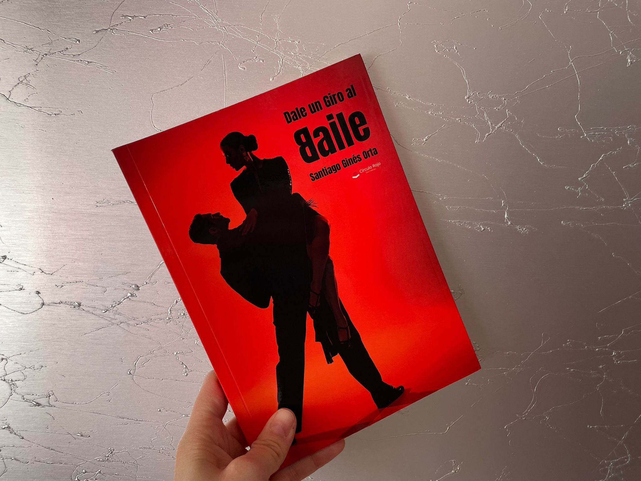 Reseña de “Dale un giro al Baile", de Santiago Ginés Orta | Por Daniela González