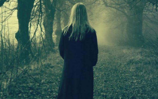 “Una youtuber desapareció en directo en un castillo maldito… y su hija vuelve quince años después”: Sandra Endrino Luz firma un thriller sobrenatural inquietante con Ojo Carmín