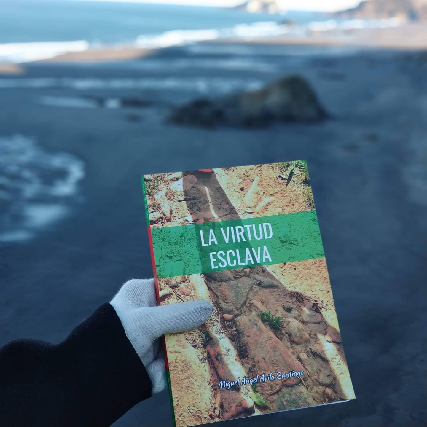 Charlamos con Miguel Ángel Ávila, autor de la obra “La virtud esclava, el cual nos cuenta palmo a palmo un poquito sobre su obra.