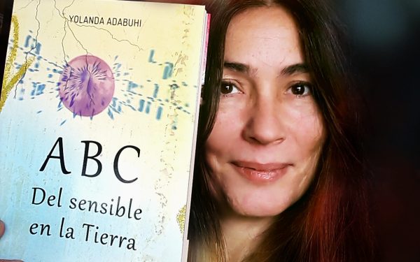 La escritora que convierte la lectura en un acto de consciencia: por qué Yolanda Adabuhi no se lee, se atraviesa