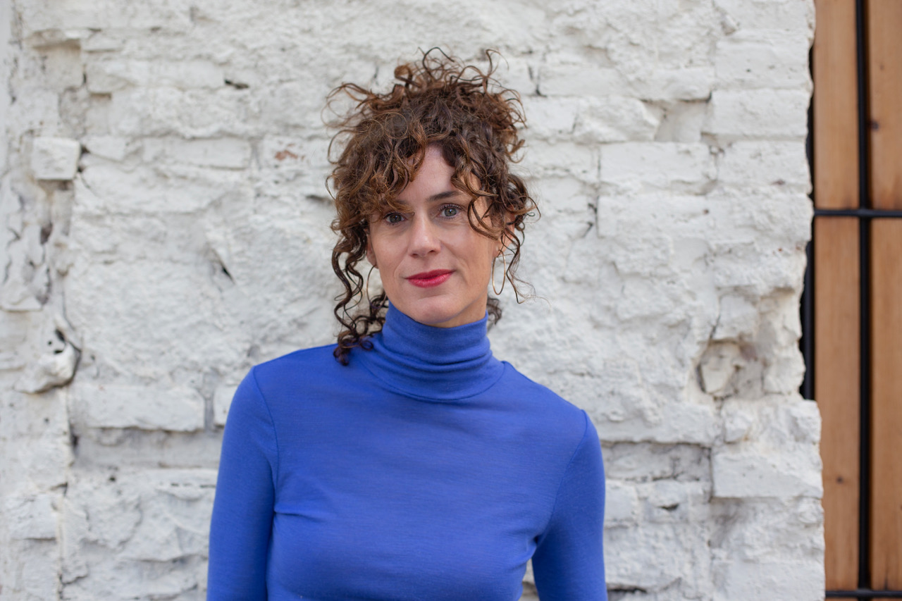 “Cara vista»: Una autoficción luminosa sobre reconstruirse entre ruinas.