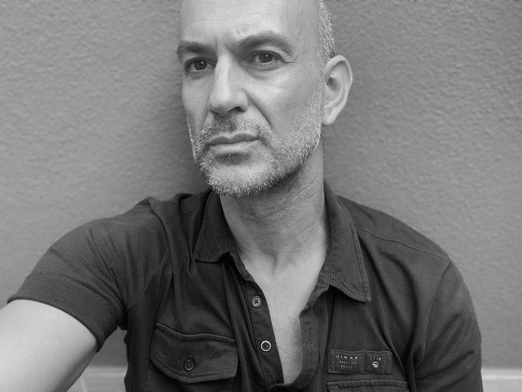 Javier Martín Luque - Abierta de par en par
