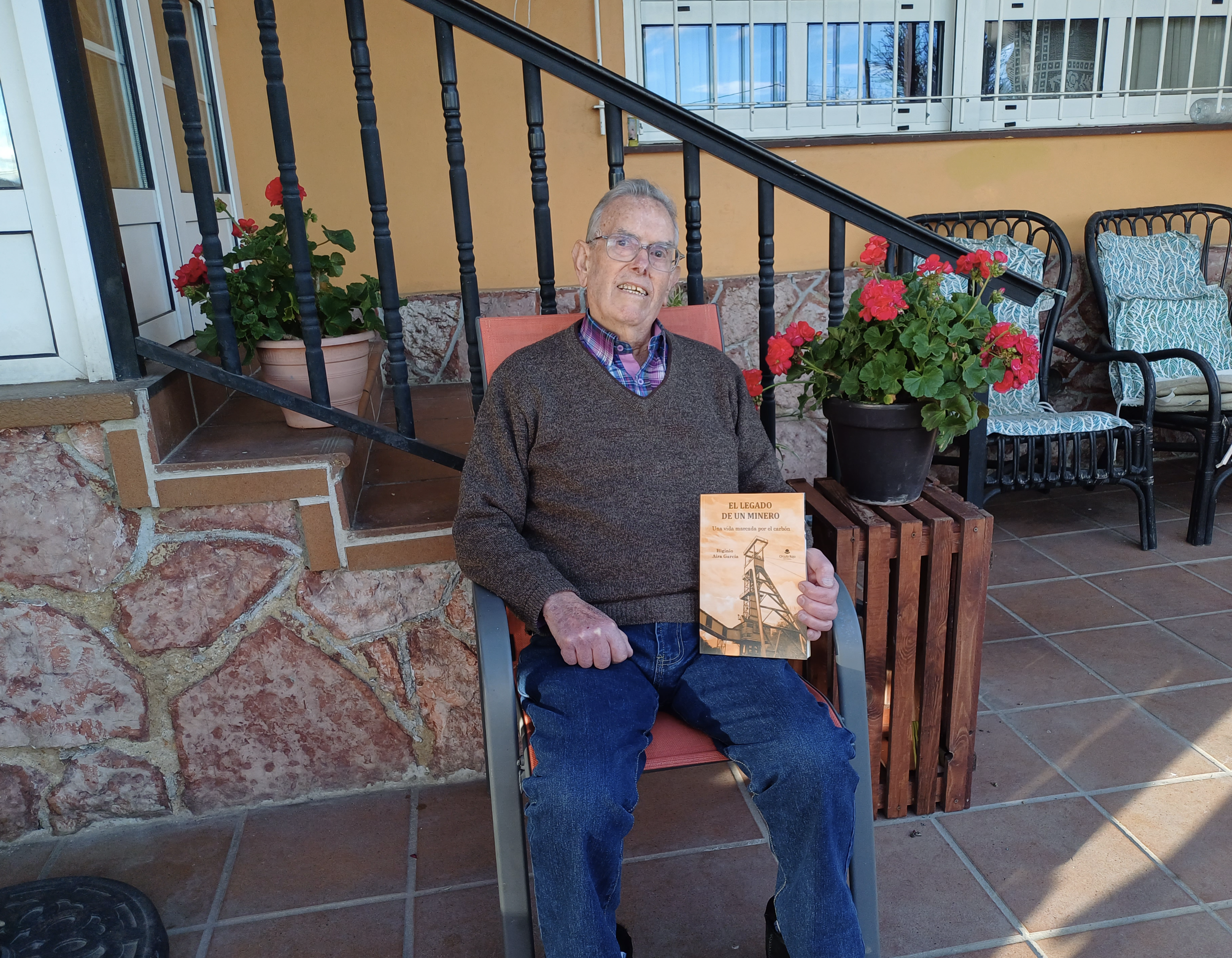 Charlamos con el autor de “El legado de un minero”, Higinio Aira García.