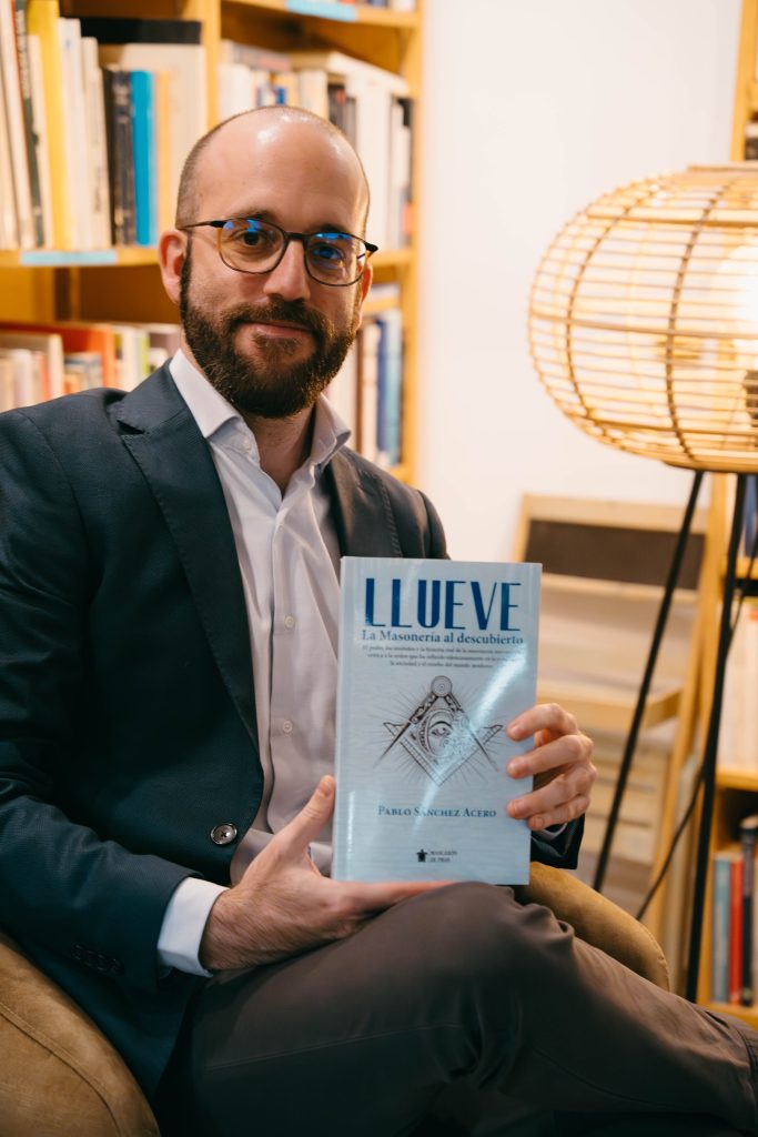 El libro que se atreve a abrir una de las puertas más incómodas del poder: por qué leer Llueve: La Masonería al descubierto