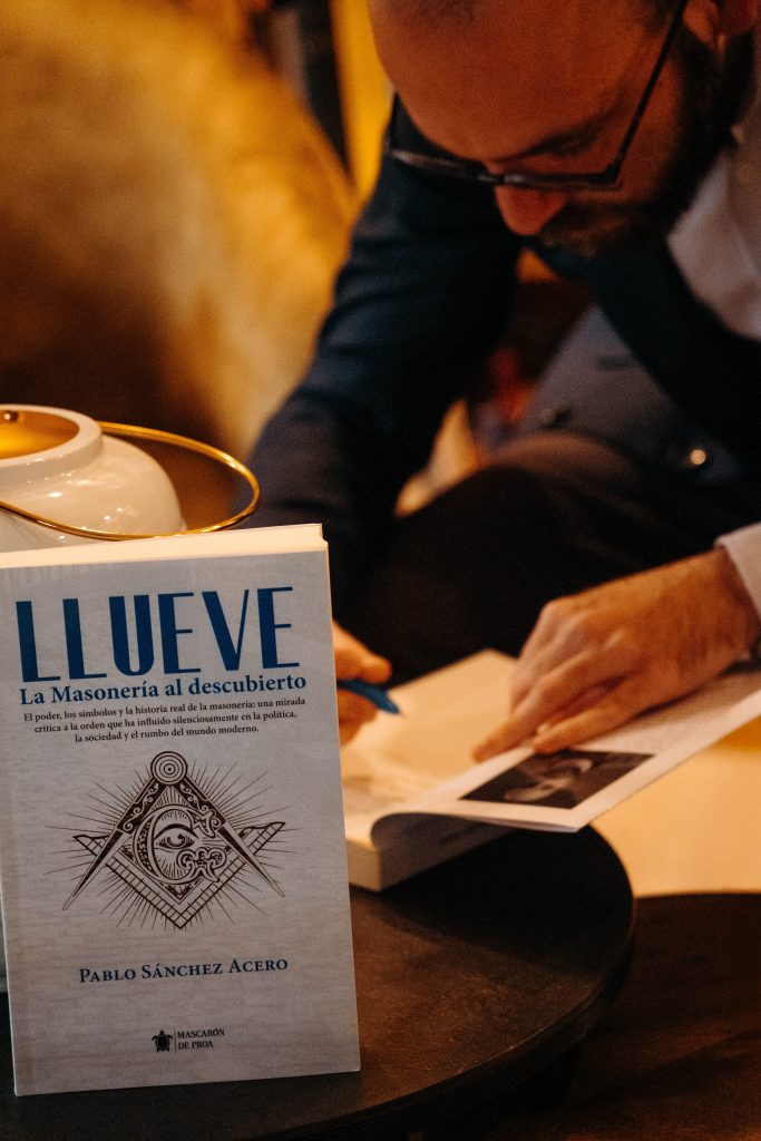 Pablo Sánchez Acero – Llueve: La Masonería al descubierto