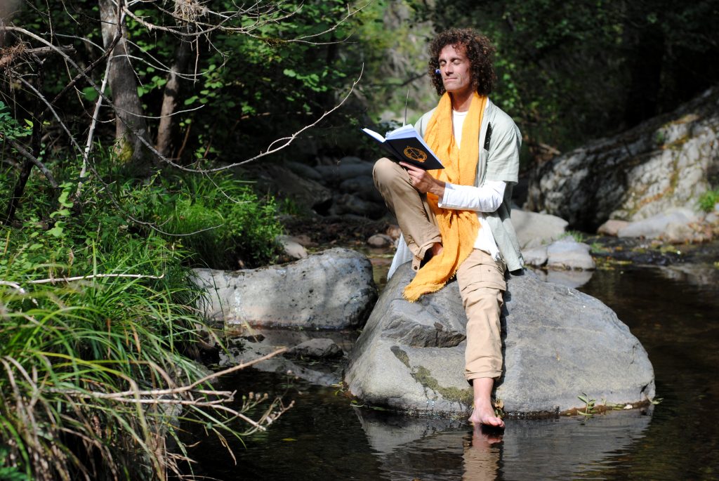 Buscas fuera lo que ya tienes dentro: la novela que desmonta tu idea de “éxito” y te obliga a mirar hacia dentro