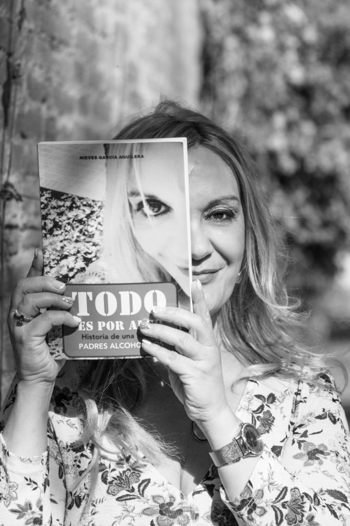 Nieves García Aguilera - Historia de una hija de padres alcohólicos