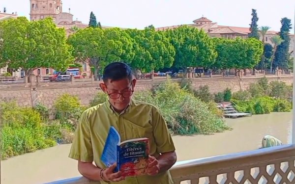 “Títeres de titanio”, de Hugo Lozano: una novela sobre deseo, prejuicios y las vidas que construimos para los demás