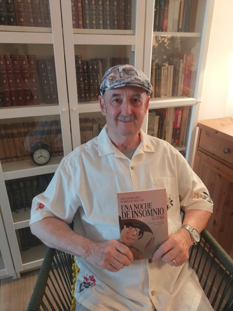 La historia de Ricardo que se encuentra y conversa consigo mismo, con sus tres “yoes”, que aparecen inesperadamente en una alterada noche de insomnio.