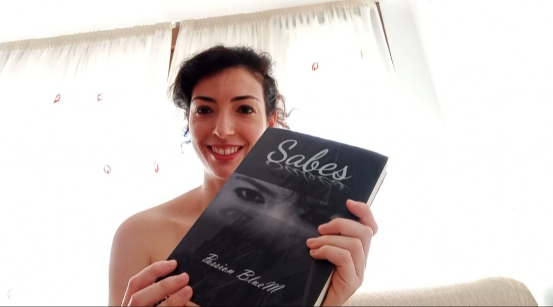 Descubre a la prometedora Passion BlueM, autora de la novela erótica «Sabes»
