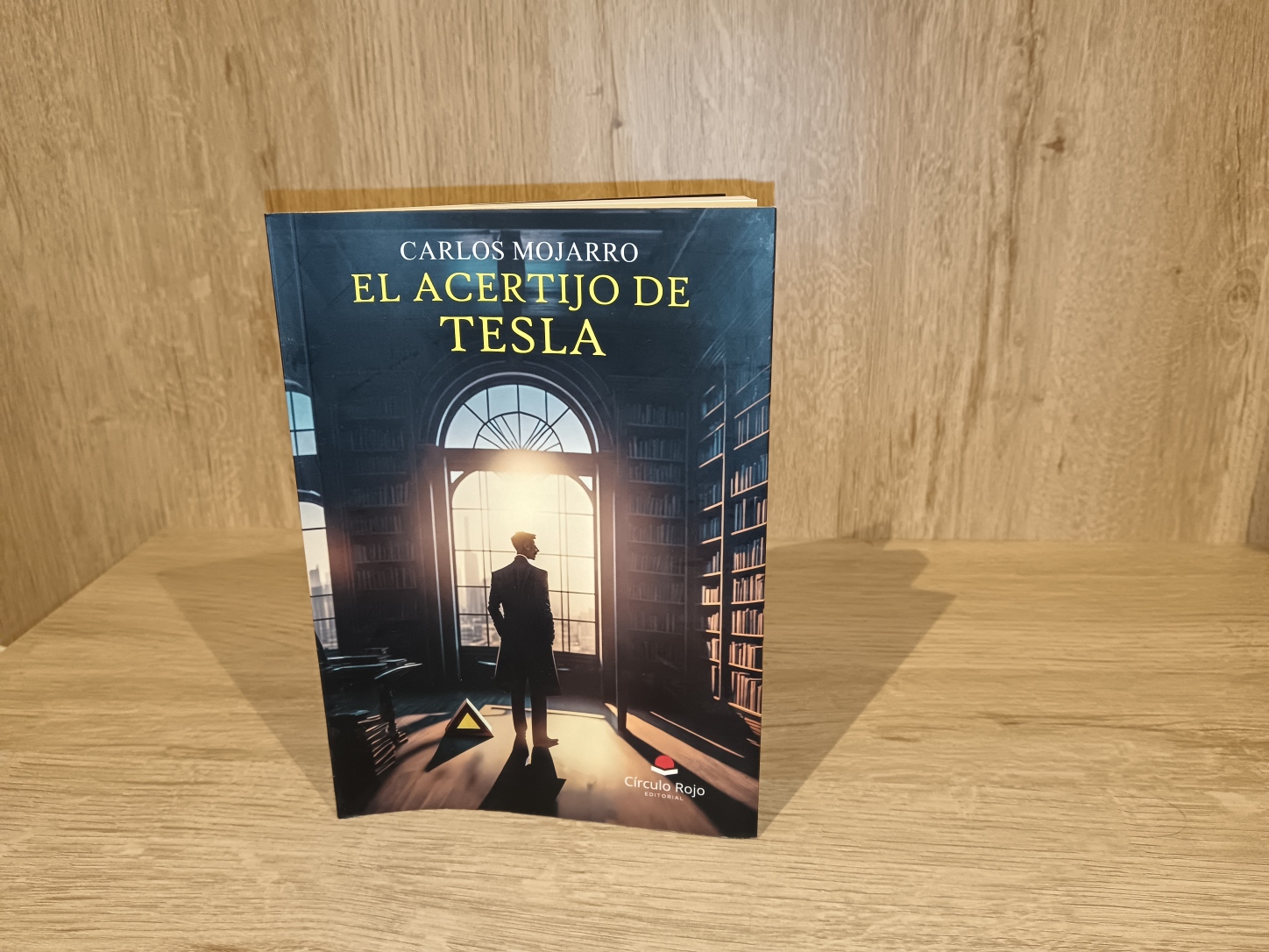 Entrevistamos a Carlos Mojarro, autor de “El acertijo de Tesla”, obra publicada por Círculo Rojo.