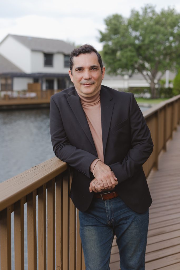 El escritor que nadie vio venir: 5 motivos por los que tienes que leer a Américo Ramírez