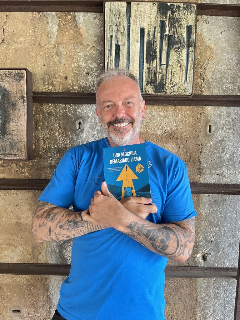 Solté el libro, compré una mochila y cambié mi vida”: la historia real que está inspirando a miles de lectores