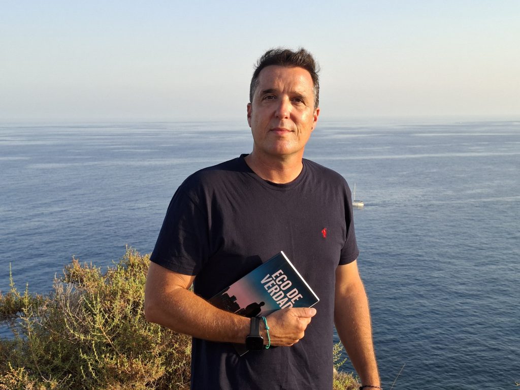 Cinco motivos por los que leer Eco de verdad, la novela que imagina un mundo sin mentiras (y te hace cuestionarlo todo)