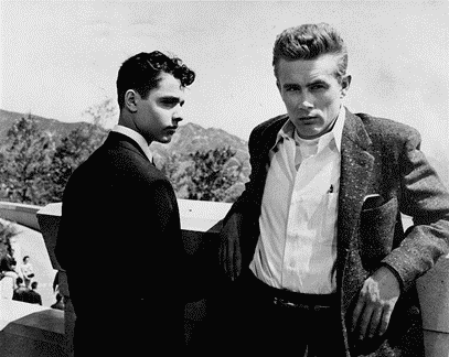Plato y Jim, interpretados por Sal Mineo y James Dean, respectivamente, en Rebelde sin causa (1955).