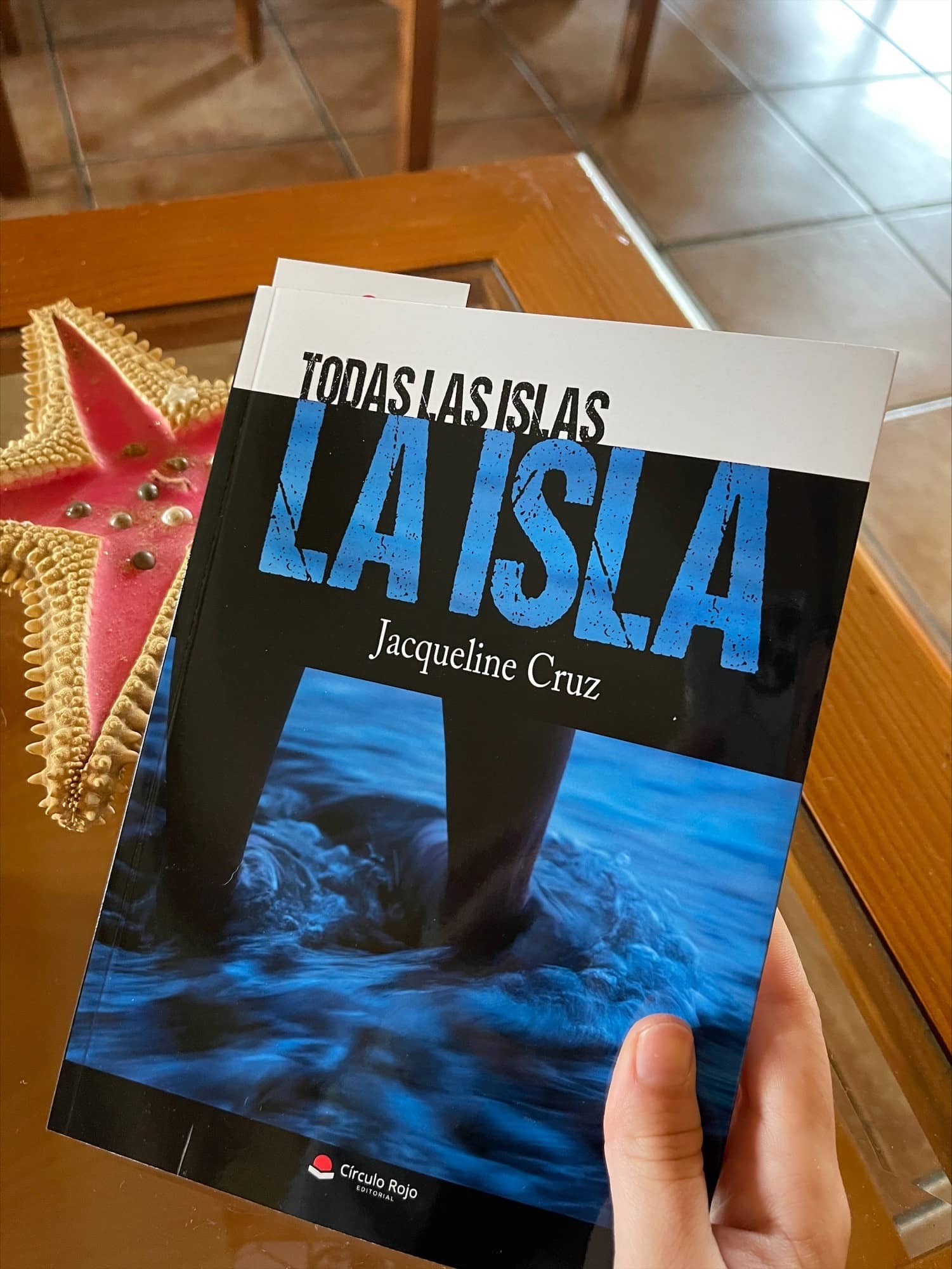 Reseña de «Todas las islas la Isla» de Jacqueline Cruz | Por Lidia Hernández Villegas