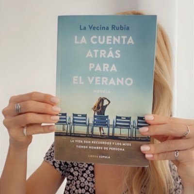 “La cuenta atrás para el verano”, la novela de La Vecina Rubia, arrasa en ventas