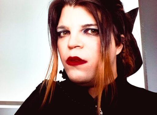 Lind Garay: «La blasfemia puede ser un acto de amor propio»