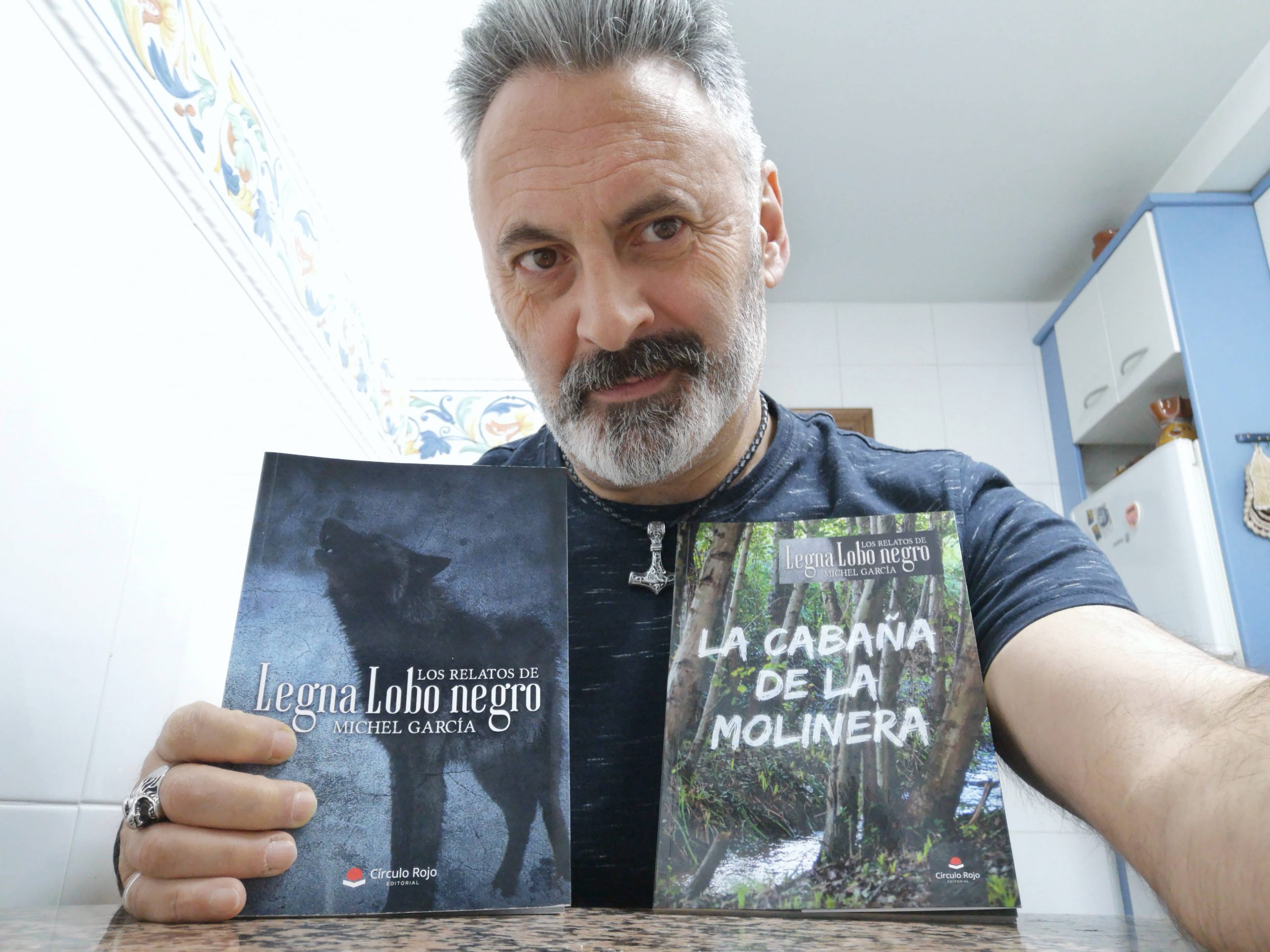 Conocemos a Michel García, escritor de «Los relatos de Legna Lobo negro» y «La cabaña de la Molinera».