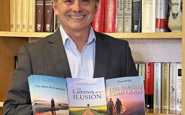 El médico que conquistó a miles de lectores contando una historia real de amor, guerra y exilio: “Nadie nos enseñó el siglo XX español”