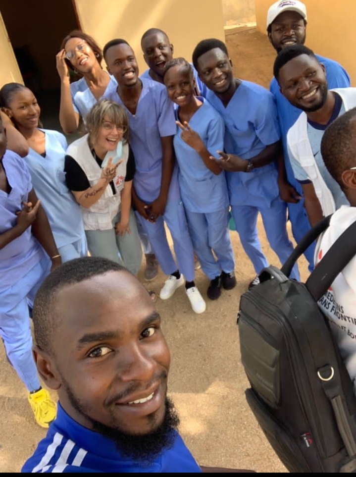 Charlamos con la autora de «Veinte años cooperando por el mundo», Reyes Pesqueira Puyol