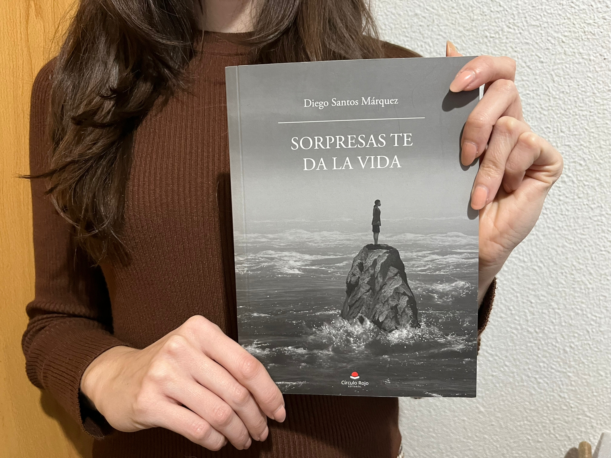 Reseña de «Sorpresas te da la vida», de Diego Santos Márquez | Por Nuria Bellido