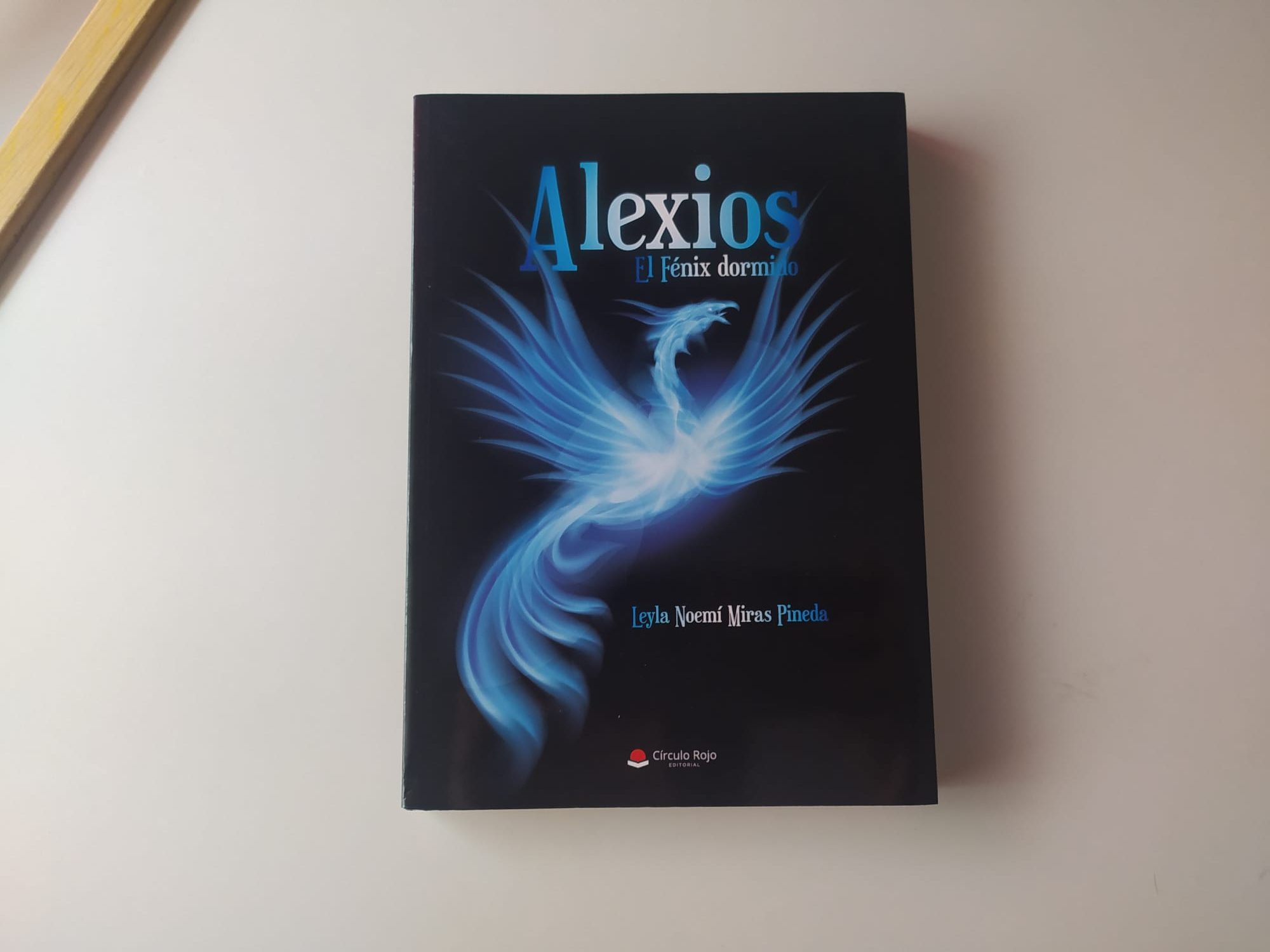 Reseña de «Alexios, el fénix dormido», de Leyla Noemí Miras Pineda | Por Nuria Bellido