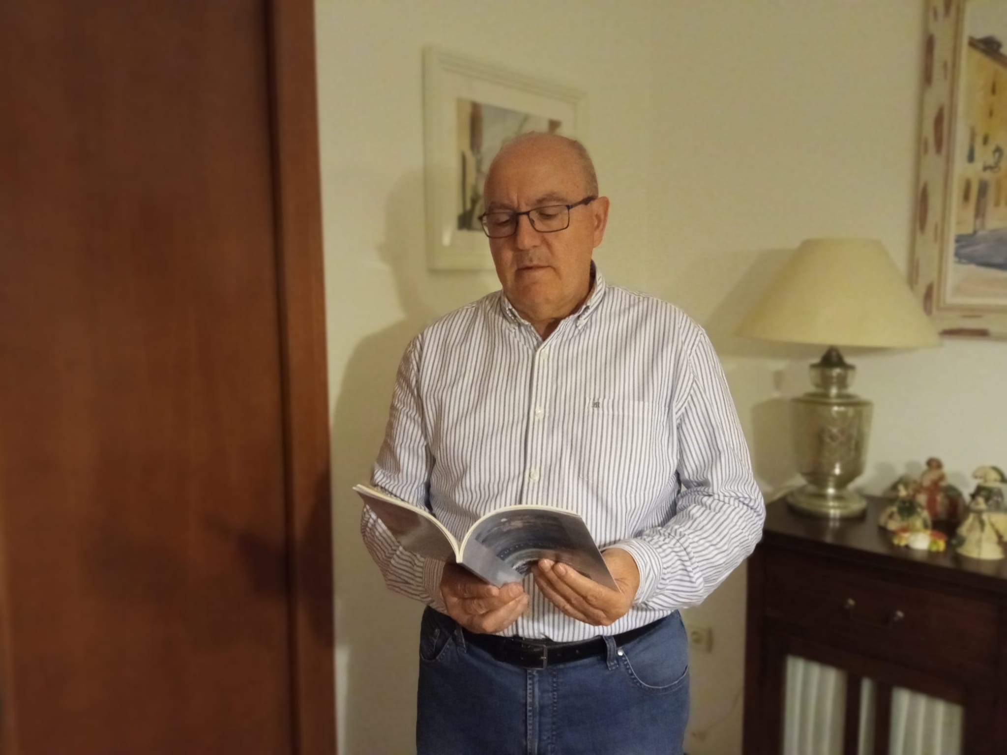 ‘Luces y Sombras’: Una Mirada Íntima a la Vida y el Amor a Través de la Poesía de Antonio García Reche.