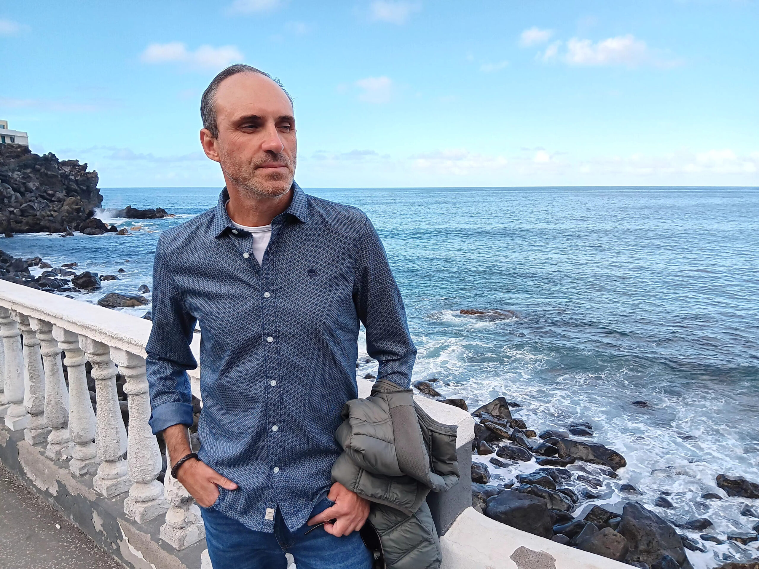 Arcadio Labrador González y el eco poético de una vida: «Un lugar que sólo nosotros conocemos».