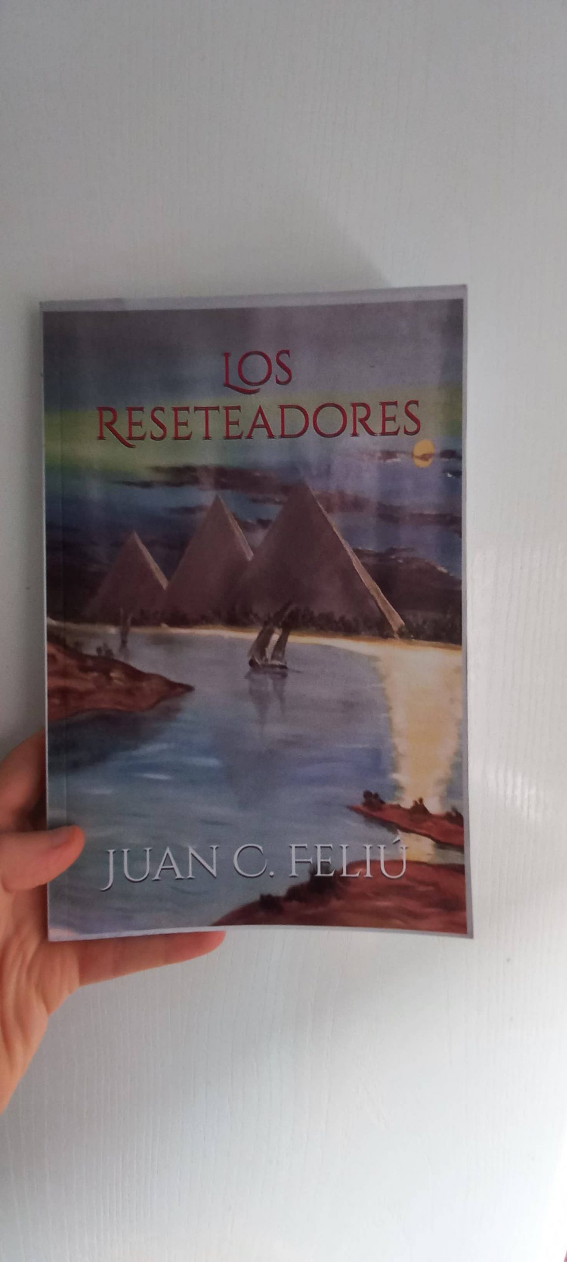 Reseña de “Los reseteadores”, de Juan C. Feliú | Por Lucía Azanza