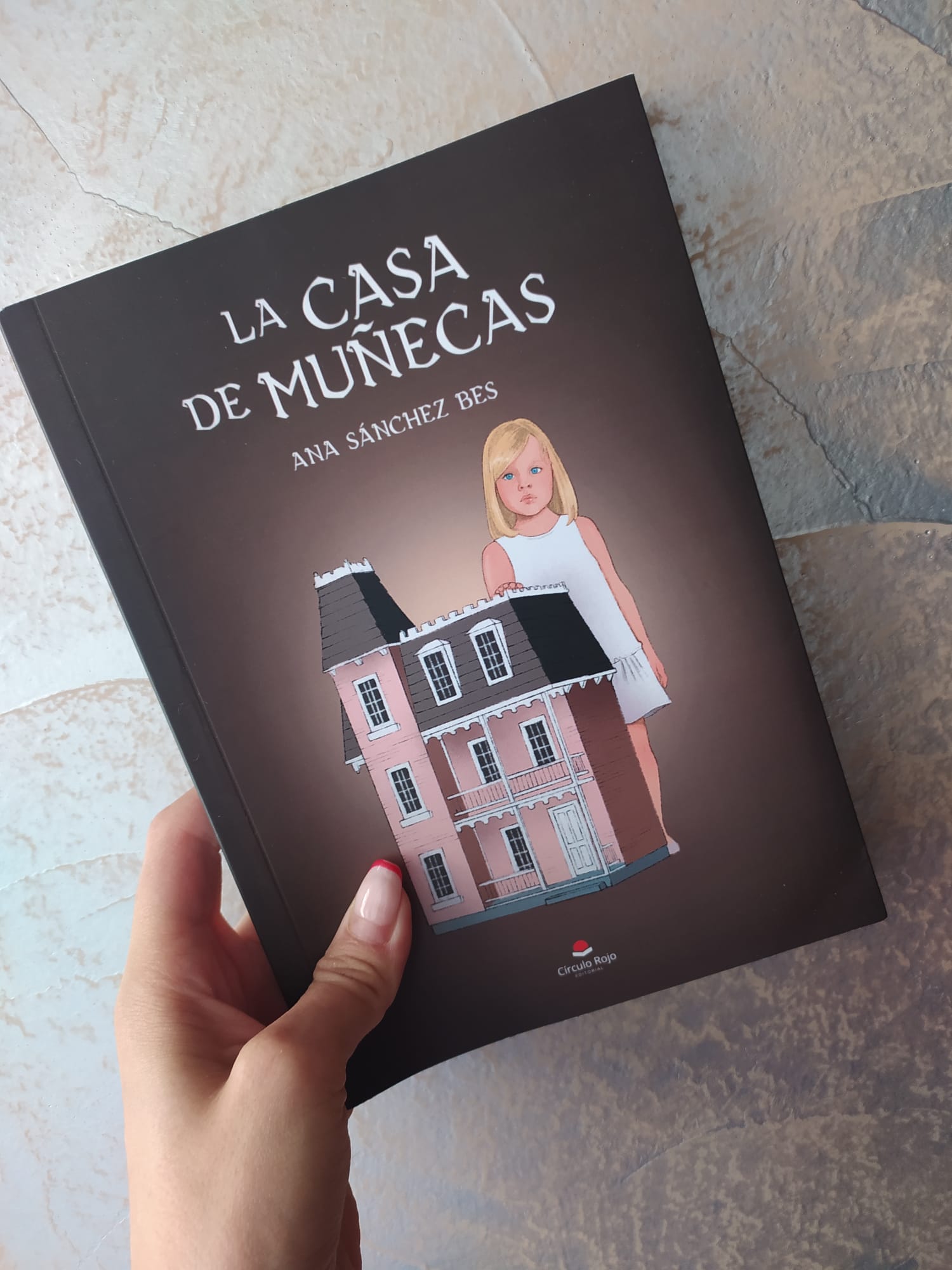 Reseña de “La casa de muñecas”, de Ana Sánchez Bes | Por Daniela González