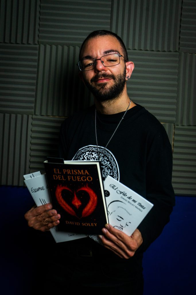 Una novela que no se lee: se atraviesa. Así nació El fuego del prisma