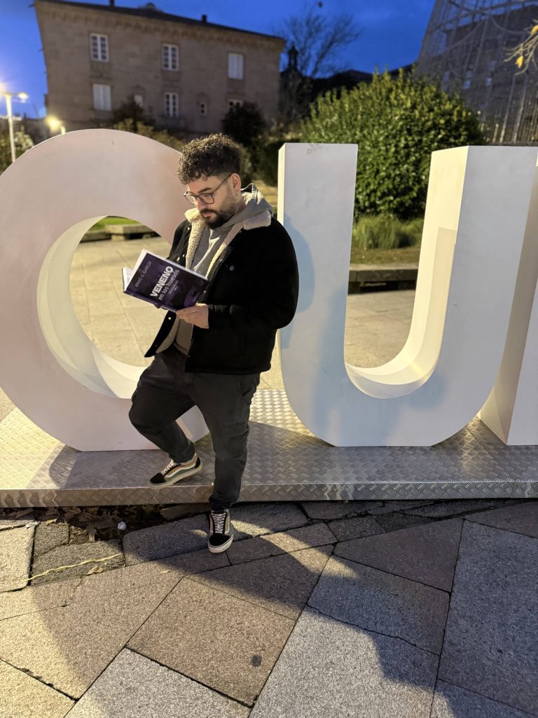 La novela que desnuda la herida: el derrumbe emocional que se convirtió en Veneno en los huesos