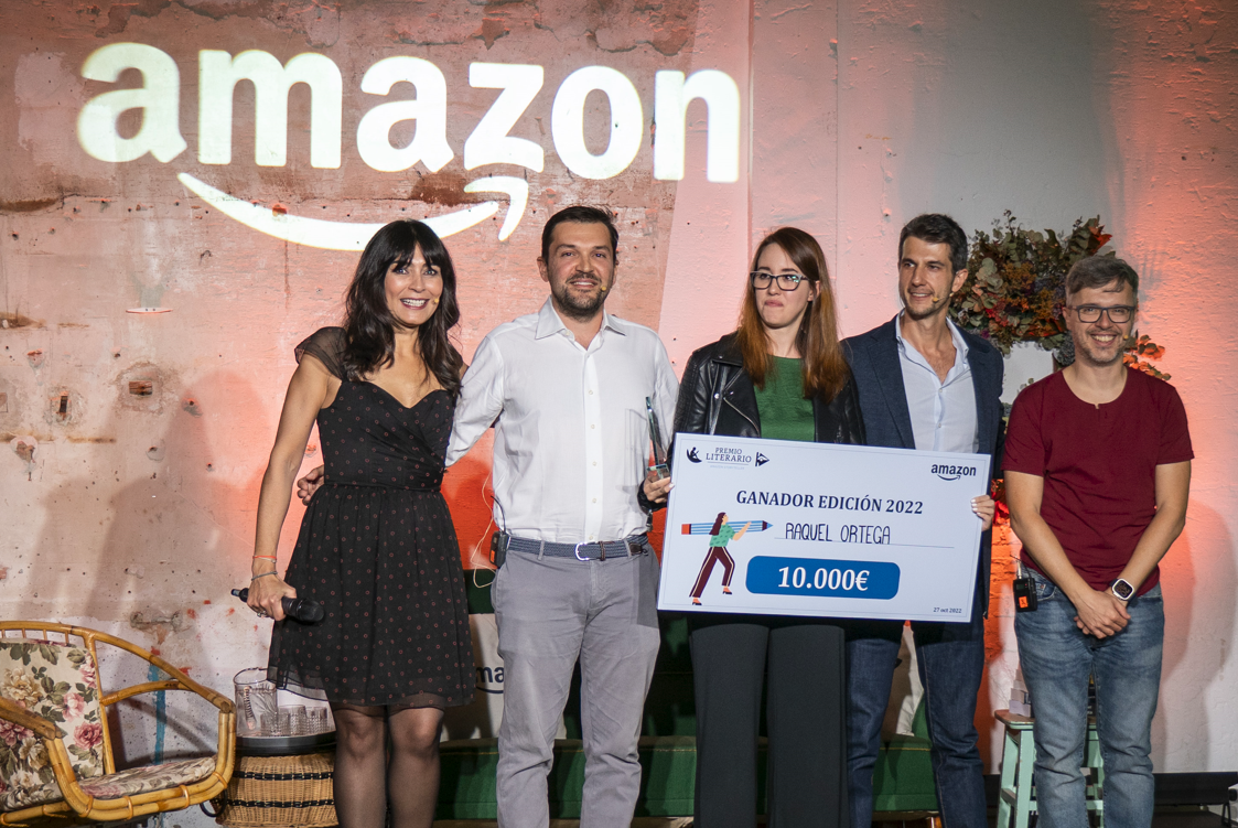 Raquel Ortega gana la novena edición del Premio Literario Amazon Storyteller con su novela “No despiertes al diablo”