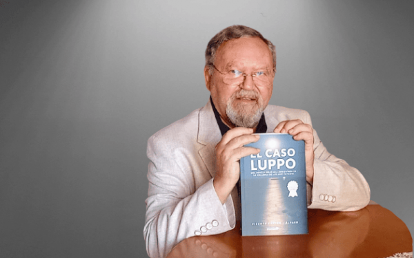 Charlamos con Vicente Castro I Álvaro, escritor de la obra «El caso Luppo», que está triunfando en las redes