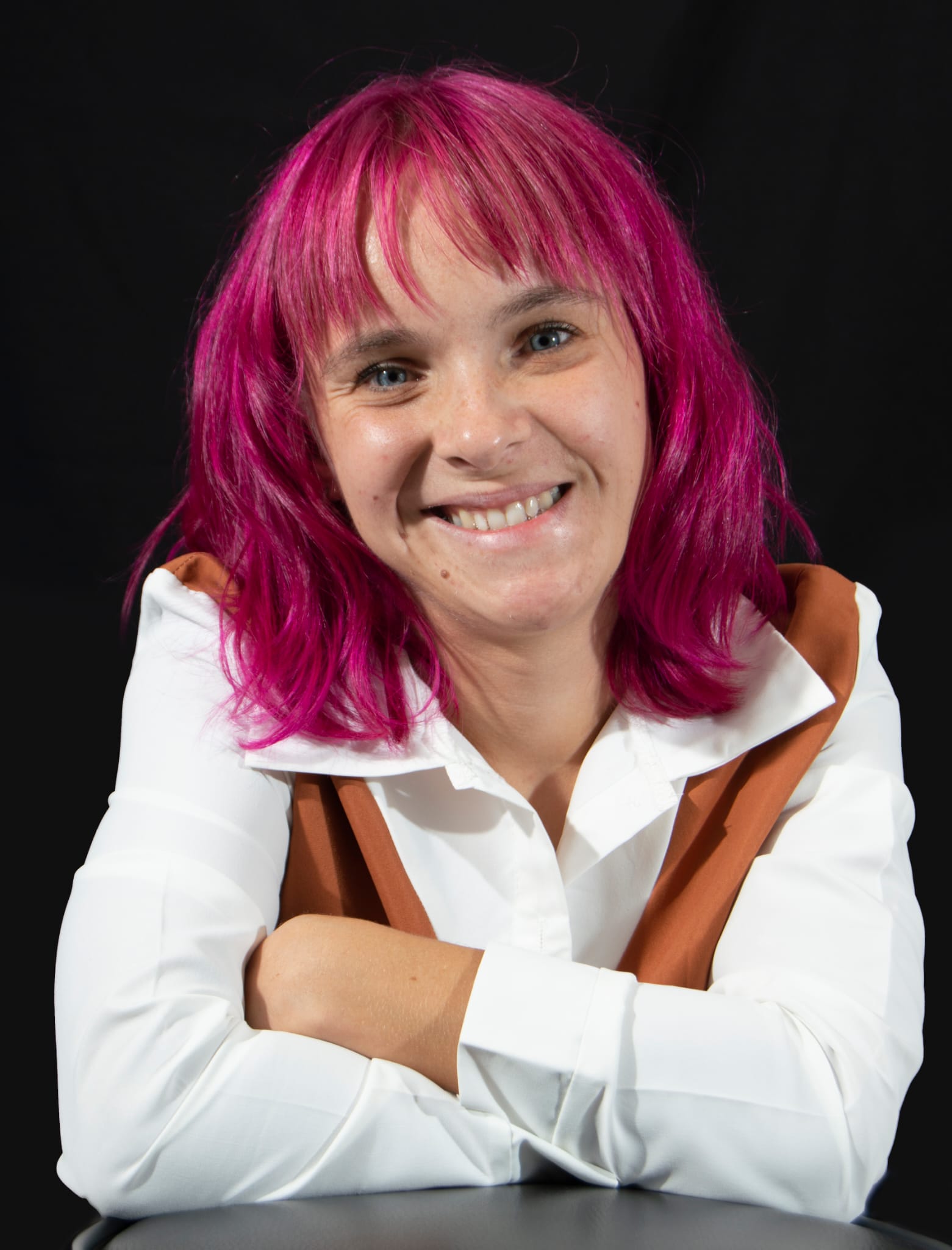 Madalina Stefanía Covaci Enciende las Emociones con «Ardiendo Tulipanes».