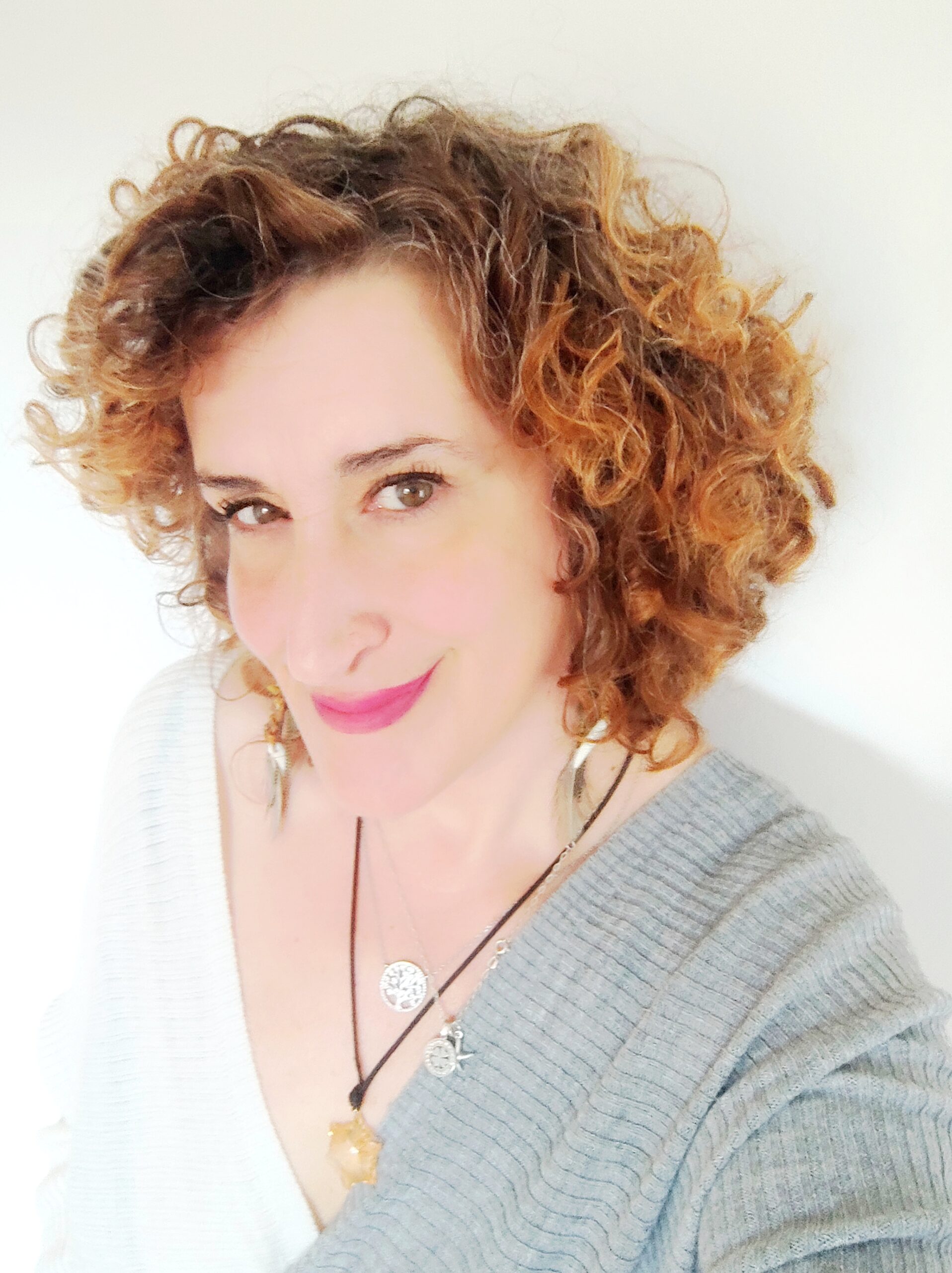 Un viaje interestelar para toda la familia: Marina Antiñolo presenta «Guía práctica del caracolícola. La Caracola espacial».