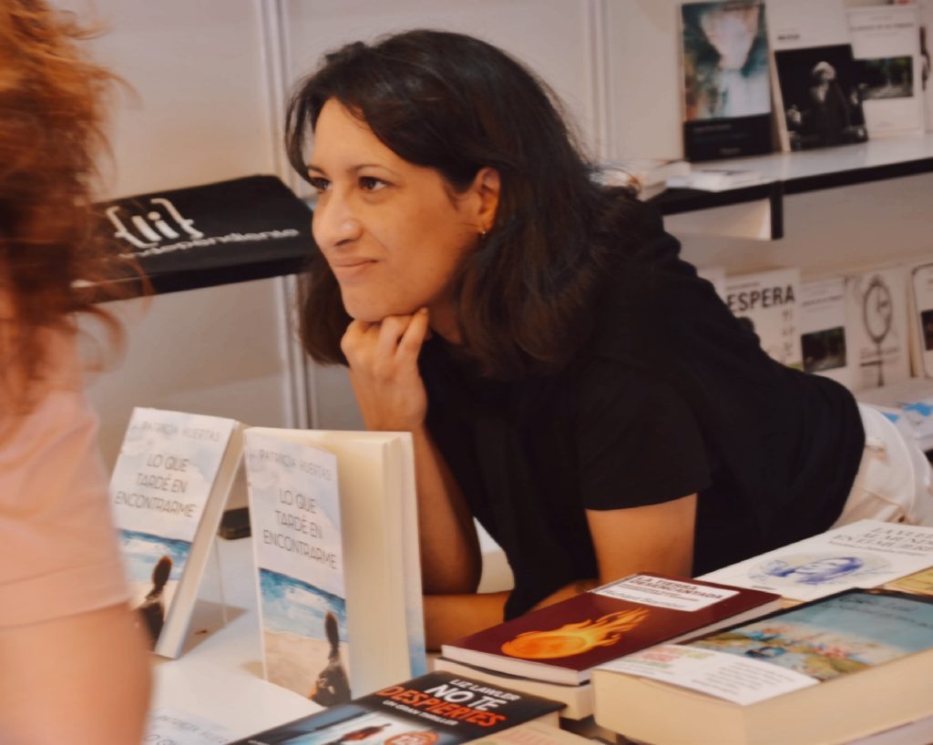 De la banca a los libros: la historia de la mujer que dejó todo para perseguir un sueño literario y triunfó