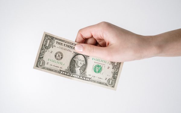 Artistas poco conocidos y la gratuidad obligada: me encanta tu trabajo… siempre y cuando no tenga que pagar por él | Por Nuria Fernández Bermejo