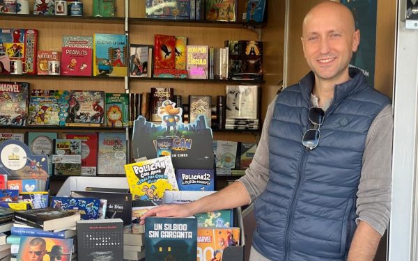 El silencio también grita: el autor que convierte un simple silbido en un misterio inolvidable