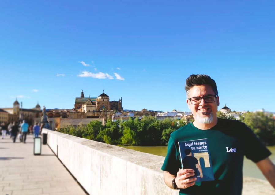 El escritor que predijo una pandemia y un robo en el Louvre: ahora confiesa qué le da miedo escribir